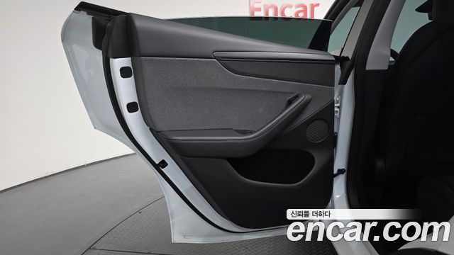 Tesla Model Y 2025 — photo 15