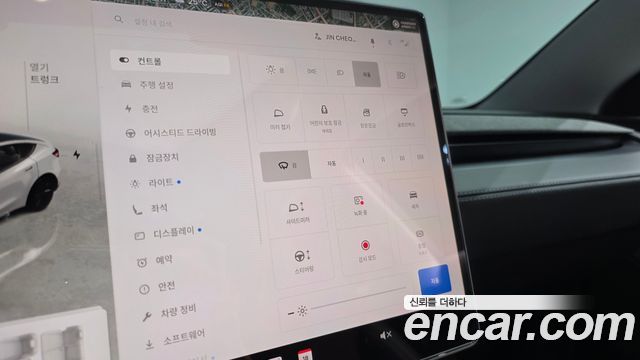 Tesla Model Y 2025 — photo 30