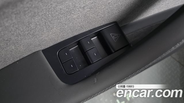 Tesla Model Y 2025 — photo 32