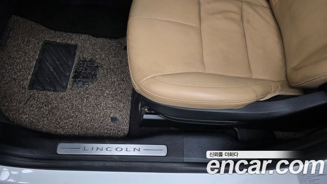 Lincoln Corsair 2022 — photo 31