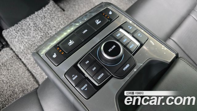 Hyundai Genesis 2016 — photo 28