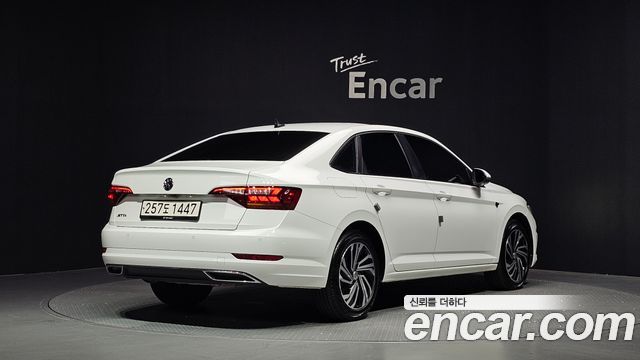 Volkswagen Jetta 2021 — photo 2