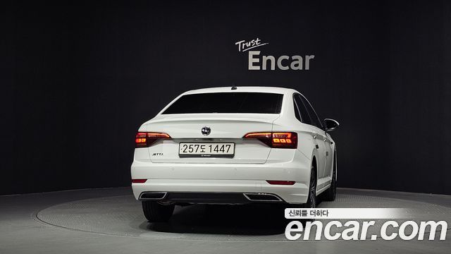 Volkswagen Jetta 2021 — photo 4