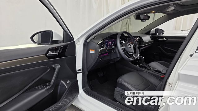 Volkswagen Jetta 2021 — photo 10