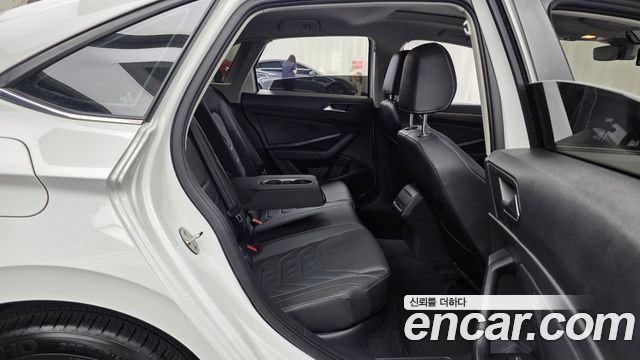 Volkswagen Jetta 2021 — photo 12