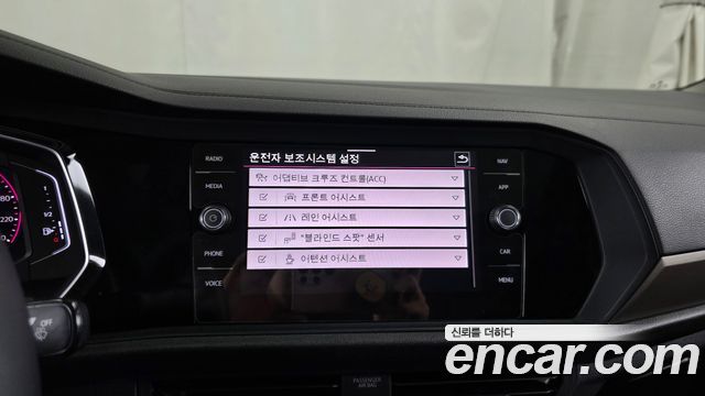 Volkswagen Jetta 2021 — photo 16