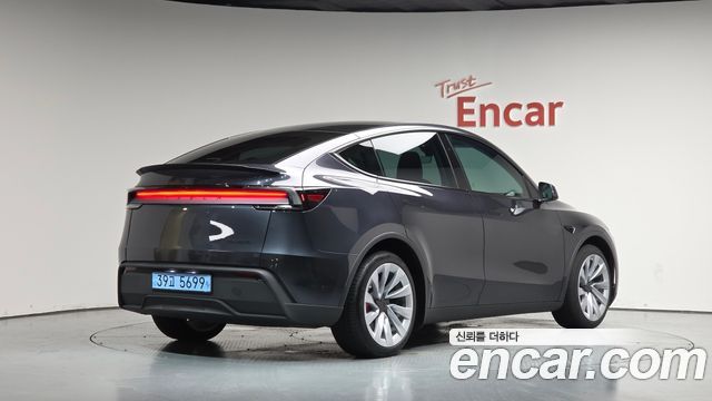 Tesla Model Y 2025 — photo 2