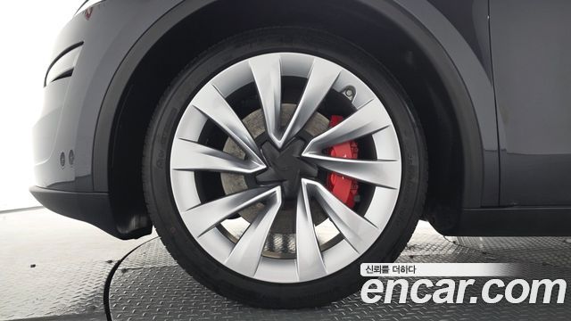 Tesla Model Y 2025 — photo 5