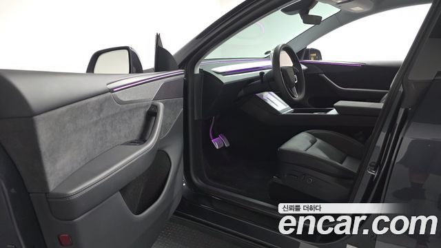 Tesla Model Y 2025 — photo 13