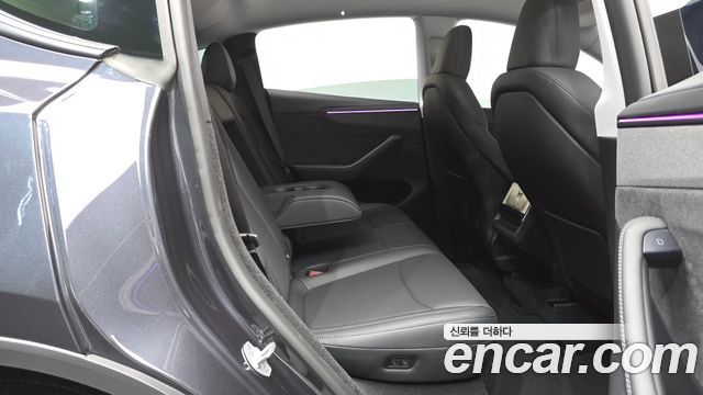 Tesla Model Y 2025 — photo 17