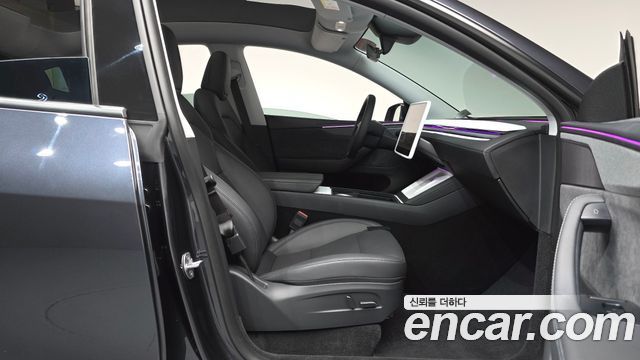 Tesla Model Y 2025 — photo 18