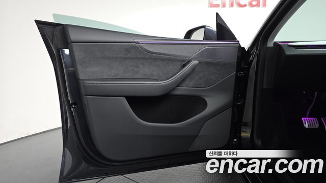 Tesla Model Y 2025 — photo 14