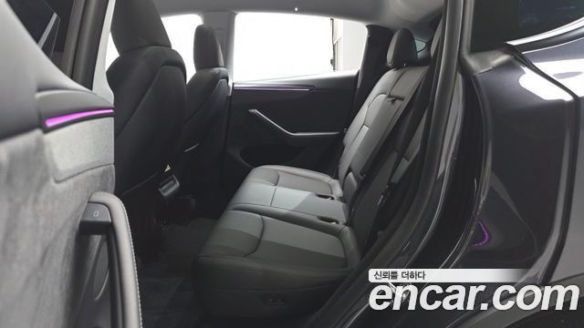 Tesla Model Y 2025 — photo 16