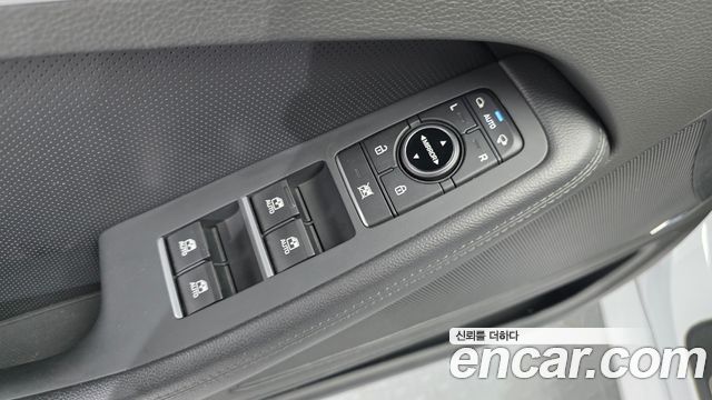 Genesis G80 2018 — photo 25