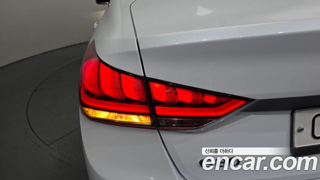 Genesis G80 2018 — photo 9