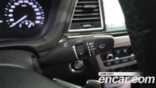 Genesis G80 2018 — photo 30