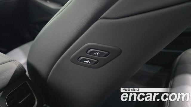 Genesis G80 2018 — photo 35