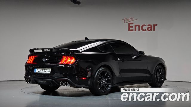 Ford Mustang 2020 — photo 2