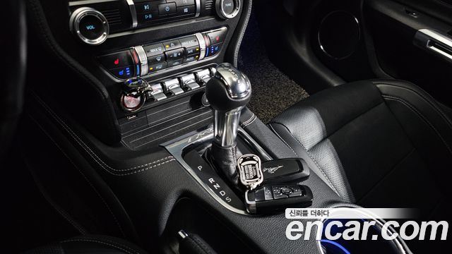 Ford Mustang 2020 — photo 12