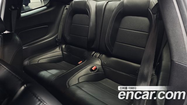Ford Mustang 2020 — photo 17
