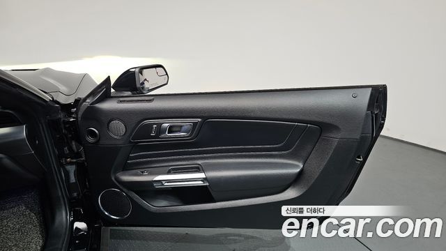 Ford Mustang 2020 — photo 15