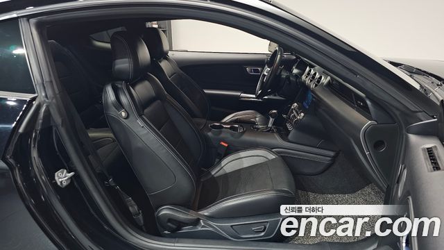 Ford Mustang 2020 — photo 16