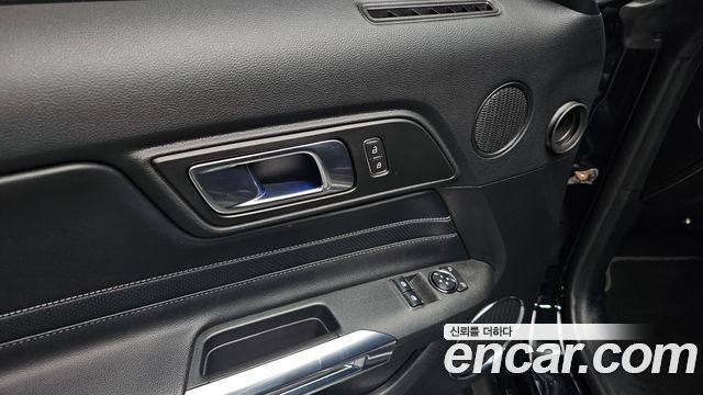 Ford Mustang 2020 — photo 30
