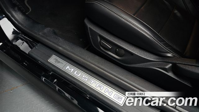Ford Mustang 2020 — photo 34