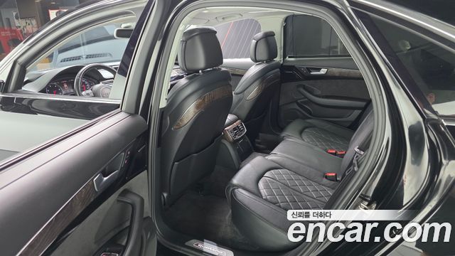 Audi A8 2016 — photo 12