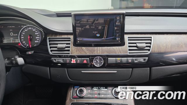 Audi A8 2016 — photo 14