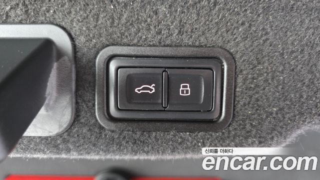 Audi A8 2016 — photo 20