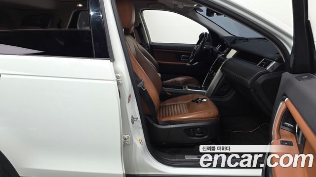 Land Rover Discovery Sport 2017 — photo 10