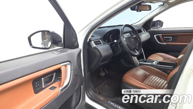 Land Rover Discovery Sport 2017 — photo 11