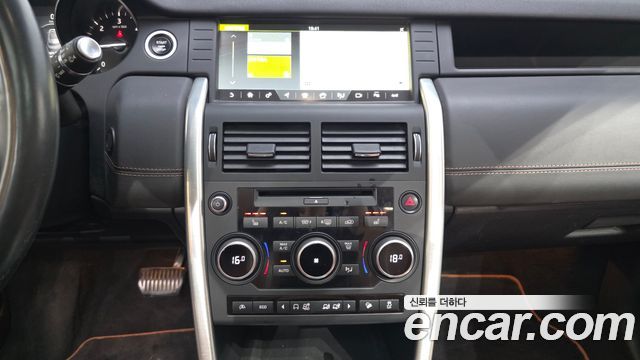 Land Rover Discovery Sport 2017 — photo 14