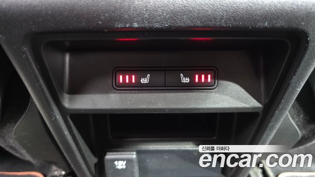 Land Rover Discovery Sport 2017 — photo 18