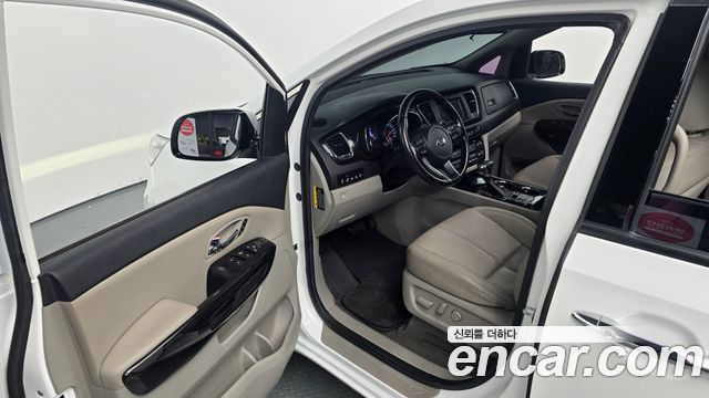 Kia Canival 2019 — photo 17