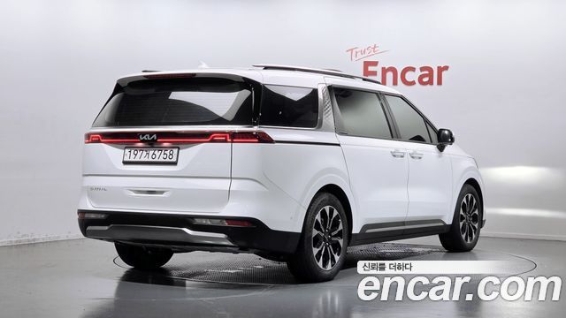 Kia Canival 2023 — photo 2