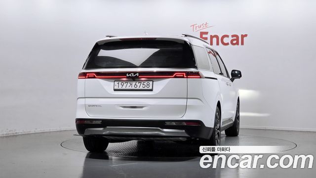 Kia Canival 2023 — photo 4