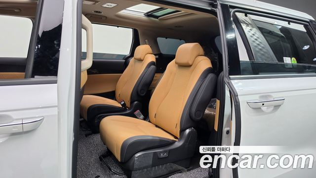Kia Canival 2023 — photo 17