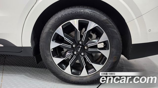 Kia Canival 2023 — photo 7