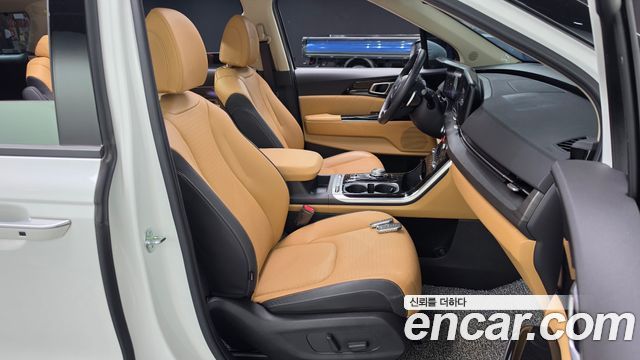 Kia Canival 2023 — photo 16