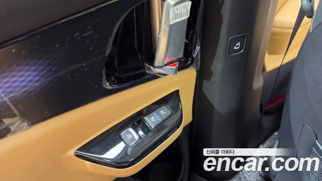 Kia Canival 2023 — photo 28