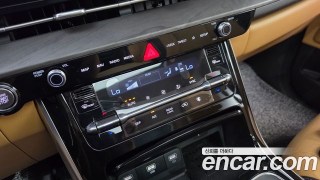 Kia Canival 2023 — photo 30
