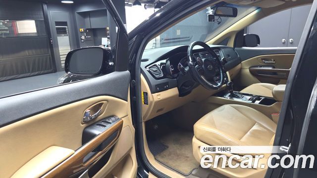 Kia Canival 2016 — photo 13