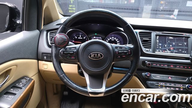 Kia Canival 2016 — photo 20