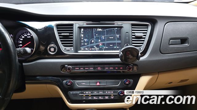 Kia Canival 2016 — photo 21