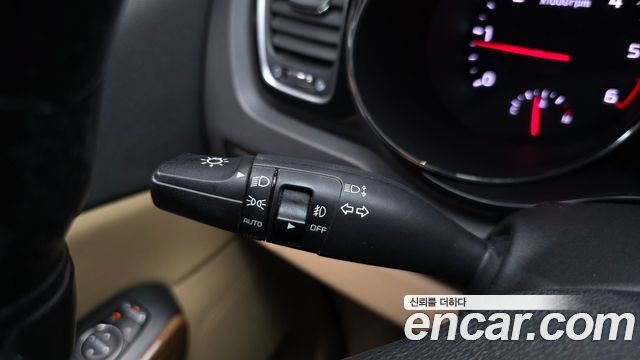 Kia Canival 2016 — photo 25