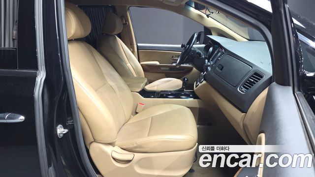 Kia Canival 2016 — photo 16