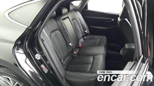 Hyundai Sonata 2022 — photo 18