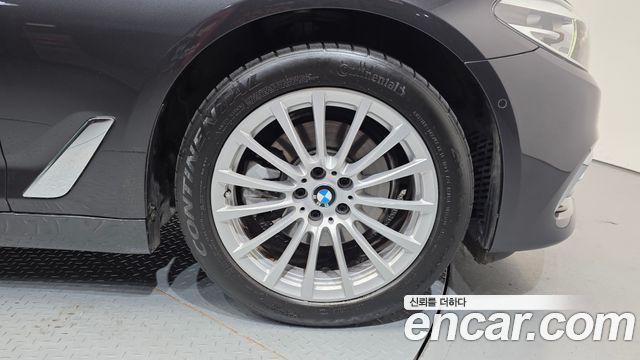 BMW 5-Series 2020 — photo 5